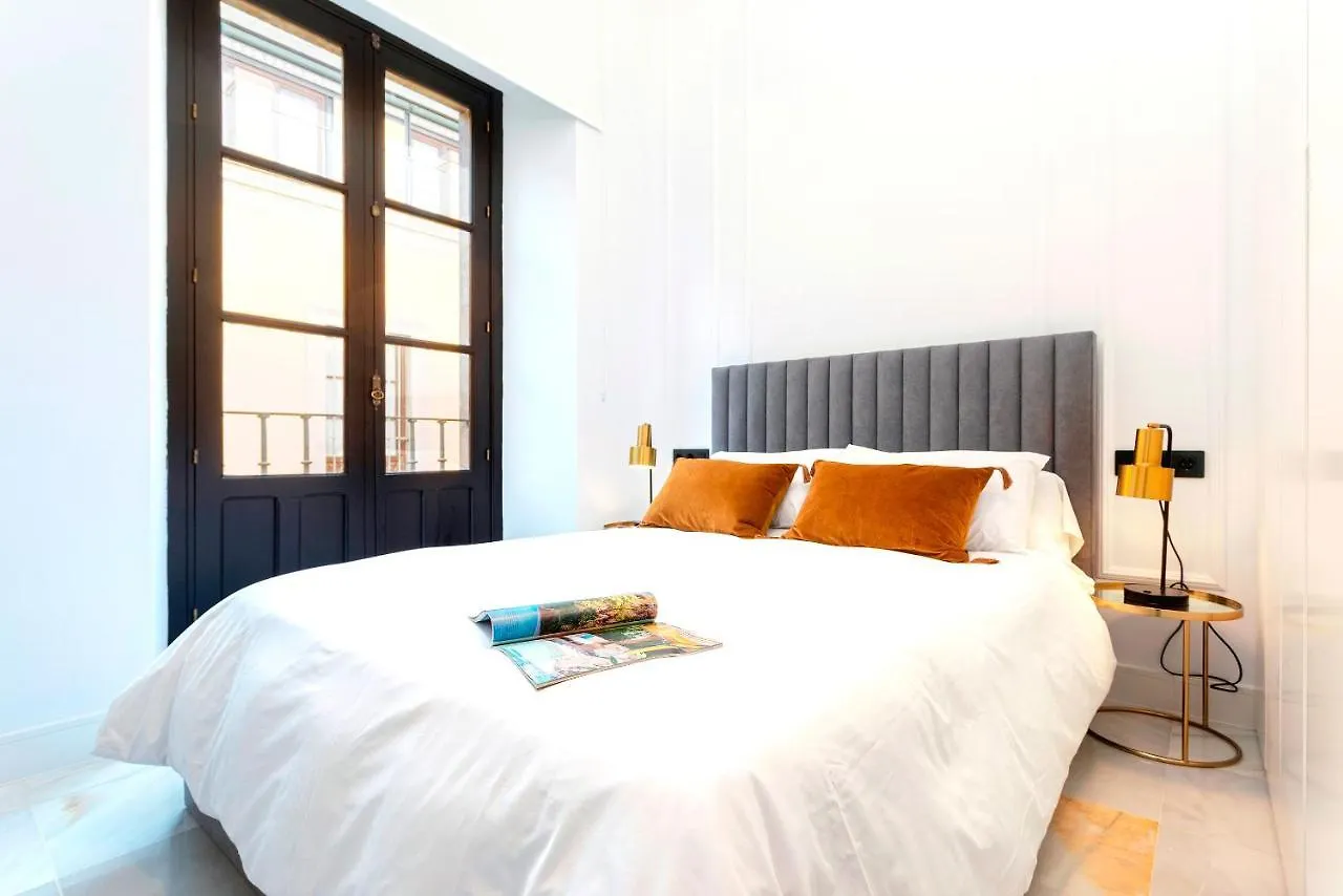 Genteel Home Giralda Sevilla 0*,