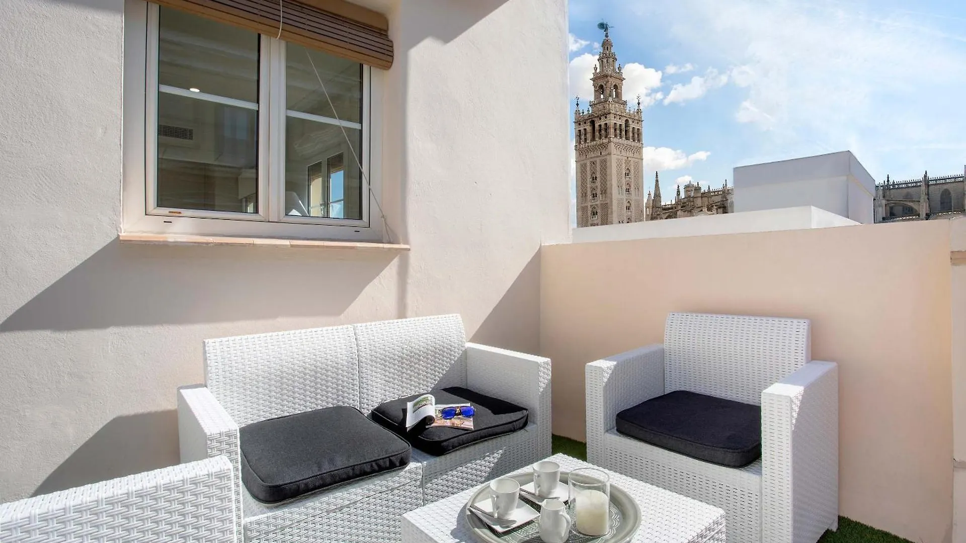 Genteel Home Giralda Seville 0*,