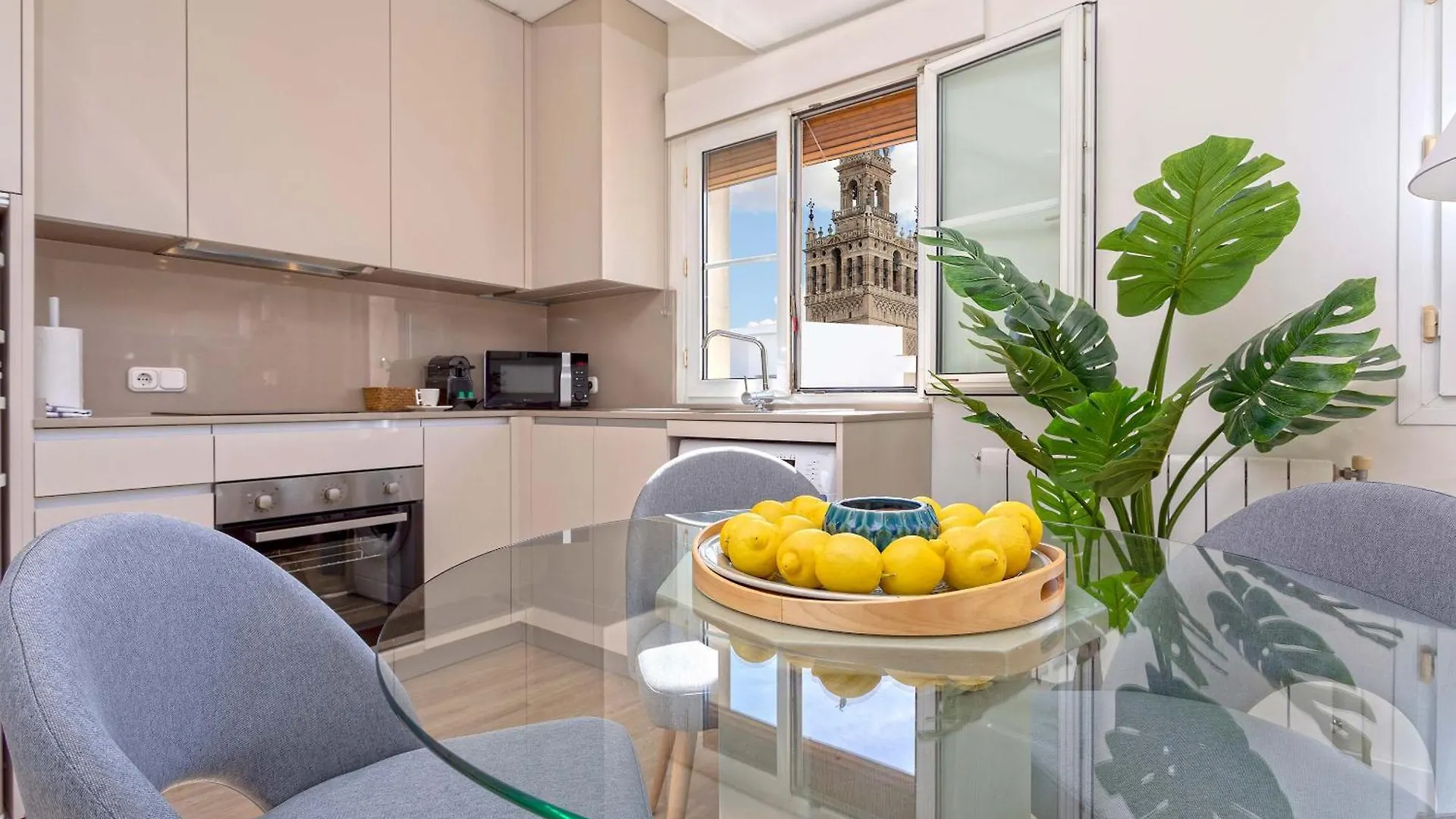 Genteel Home Giralda Seville